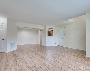 906 Montague Avenue - Photo Thumbnail 6
