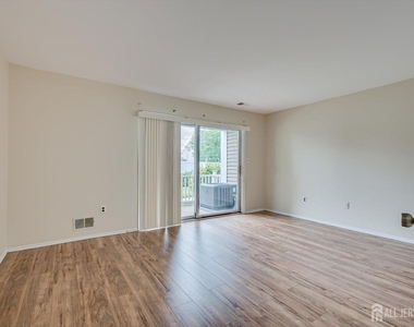 906 Montague Avenue - Photo Thumbnail 11