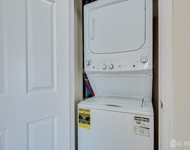 906 Montague Avenue - Photo Thumbnail 16