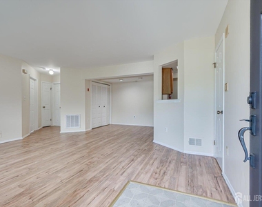 906 Montague Avenue - Photo Thumbnail 2