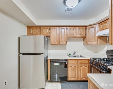 906 Montague Avenue - Photo Thumbnail 8