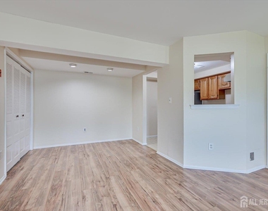 906 Montague Avenue - Photo Thumbnail 7
