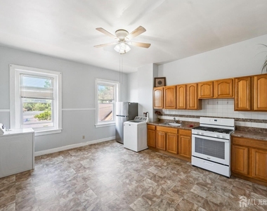 107 Macarthur Avenue - Photo Thumbnail 3