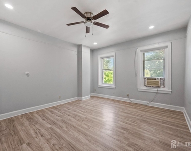 107 Macarthur Avenue - Photo Thumbnail 6