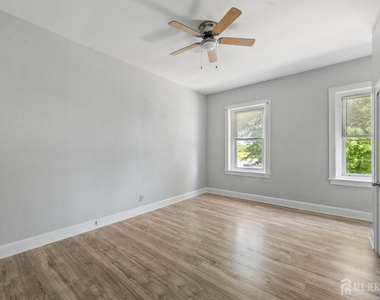 107 Macarthur Avenue - Photo Thumbnail 5