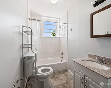 107 Macarthur Avenue - Photo Thumbnail 1