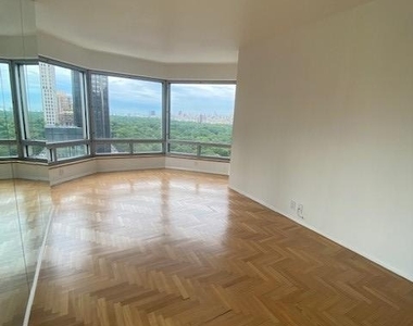 301 W 57th Street - Photo Thumbnail 5