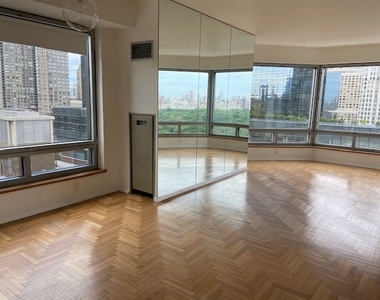 301 W 57th Street - Photo Thumbnail 4