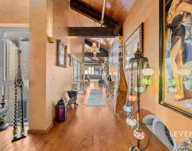 135 W 4th Street - Photo Thumbnail 5