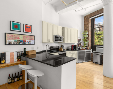 6 Varick Street - Photo Thumbnail 2