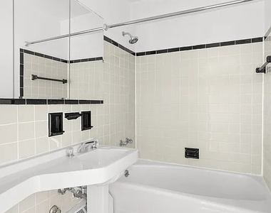 120 E 90th Street - Photo Thumbnail 4
