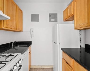 120 E 90th Street - Photo Thumbnail 3