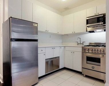255 W 14th Street - Photo Thumbnail 2