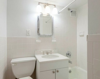 255 W 14th Street - Photo Thumbnail 3