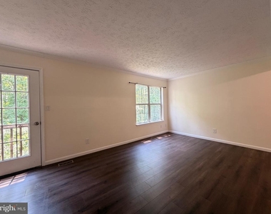 107 Stafford Mews Lane - Photo Thumbnail 10
