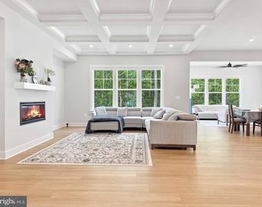 8642 Sycamore Way - Photo Thumbnail 2