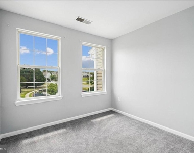 3392 Vineland Place - Photo Thumbnail 10
