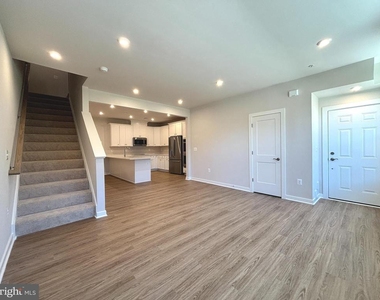 1104 Dabney - Photo Thumbnail 6