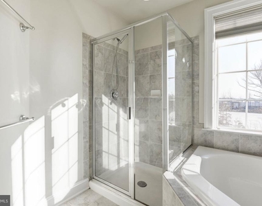 25442 Hopton House Terrace - Photo Thumbnail 16