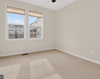 24690 Byrne Meadow Square - Photo Thumbnail 10