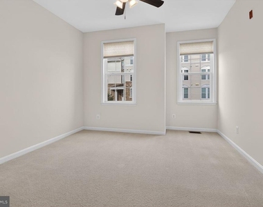 24690 Byrne Meadow Square - Photo Thumbnail 12