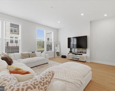 2315 Liberty Loop - Photo Thumbnail 7