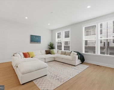 2315 Liberty Loop - Photo Thumbnail 5