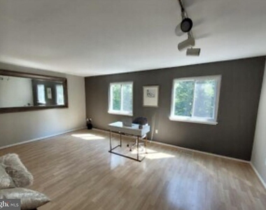 1415 Greenmont Court - Photo Thumbnail 10