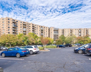 8360 Greensboro Drive - Photo Thumbnail 9