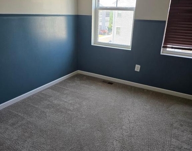 243 Crofton Court - Photo Thumbnail 8
