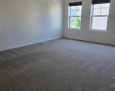 243 Crofton Court - Photo Thumbnail 4