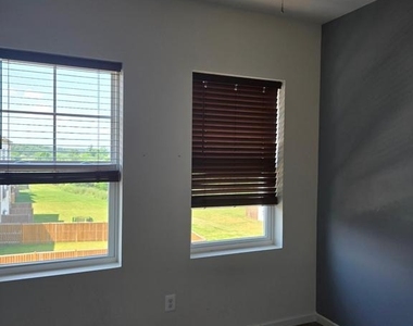 243 Crofton Court - Photo Thumbnail 9