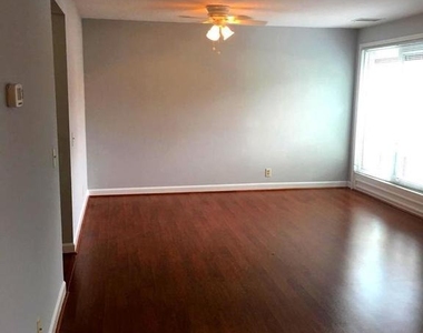 115 N Lee Street - Photo Thumbnail 1
