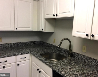 115 N Lee Street - Photo Thumbnail 2