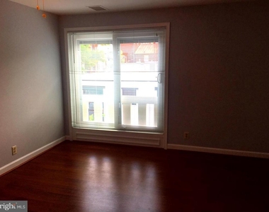 115 N Lee Street - Photo Thumbnail 5