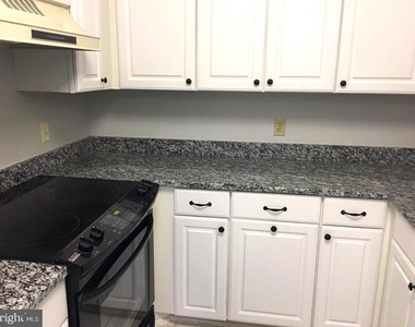 115 N Lee Street - Photo Thumbnail 3