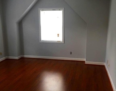 115 N Lee Street - Photo Thumbnail 6