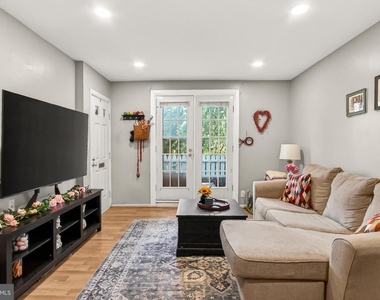 2711 S Walter Reed Drive S - Photo Thumbnail 9