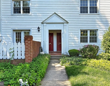 2711 S Walter Reed Drive S - Photo Thumbnail 4