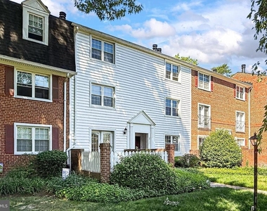 2711 S Walter Reed Drive S - Photo Thumbnail 2