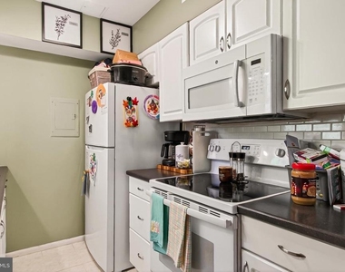 2711 S Walter Reed Drive S - Photo Thumbnail 14