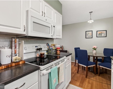 2711 S Walter Reed Drive S - Photo Thumbnail 15