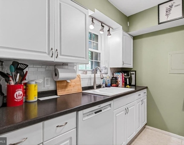 2711 S Walter Reed Drive S - Photo Thumbnail 17