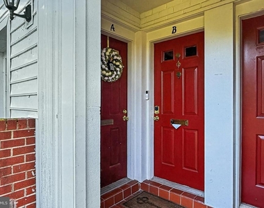 2711 S Walter Reed Drive S - Photo Thumbnail 5