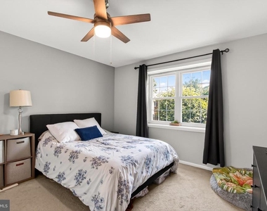 2711 S Walter Reed Drive S - Photo Thumbnail 18