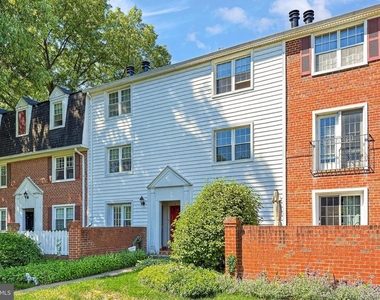 2711 S Walter Reed Drive S - Photo Thumbnail 1