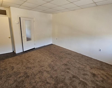 605 E Centre Street - Photo Thumbnail 13