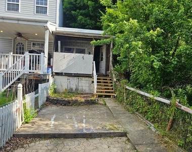 605 E Centre Street - Photo Thumbnail 1