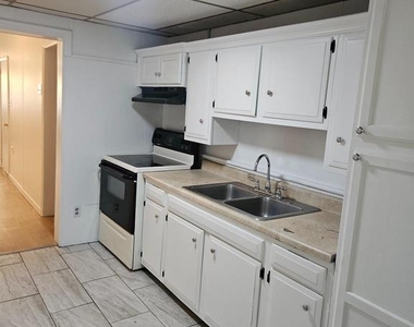 605 E Centre Street - Photo Thumbnail 8