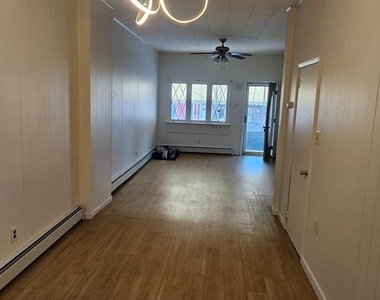 605 E Centre Street - Photo Thumbnail 5